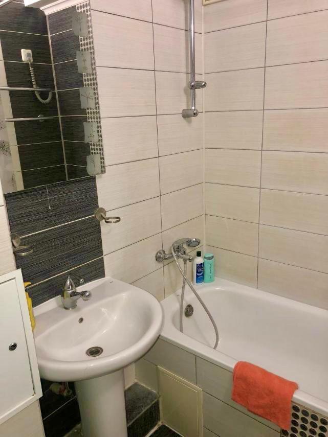 On Starokyivskaya Lane 5 * Киев