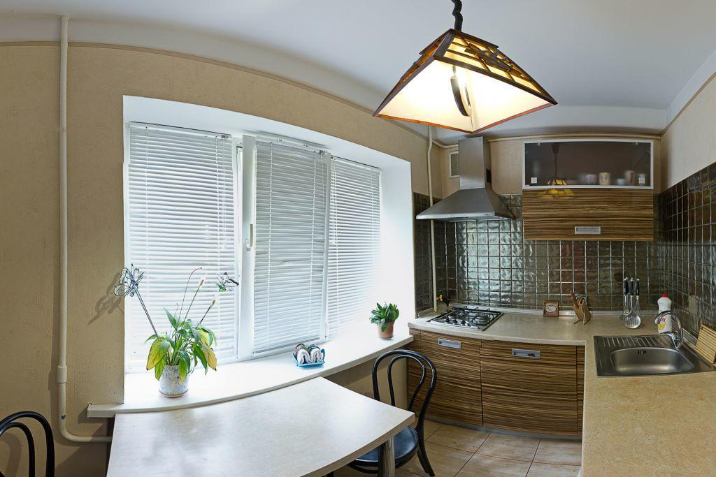 On Starokyivskaya Lane 5 *
